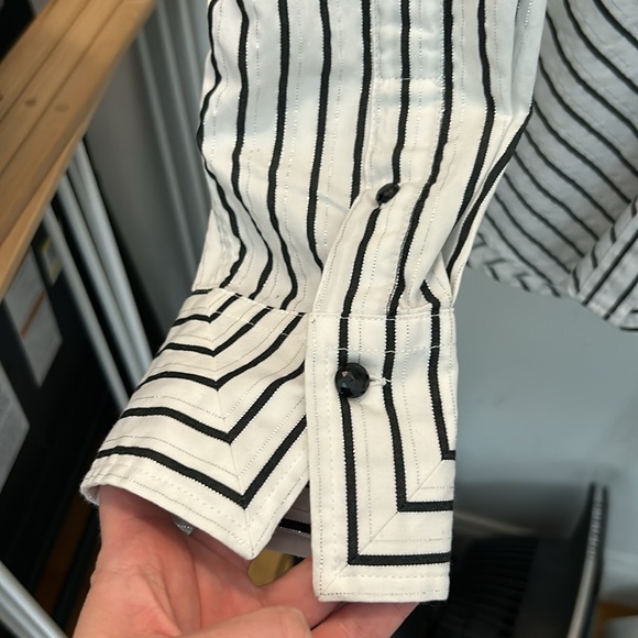 3/$30 - Jones NY Signature Black & Silver thread Diagonal Women’s Large Blouse - Picture 3 of 4